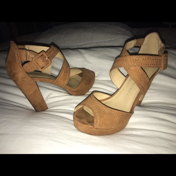 Chinese Laundry Platforms - Picture 2 of 4